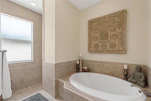 636 102nd Ave N, Naples, FL 34108 - bathroom featuring a garden tub