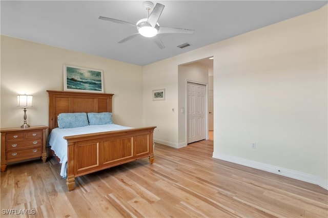 bedroom featuring light wood-style floors, baseboards, a ceiling fan, and visible vents