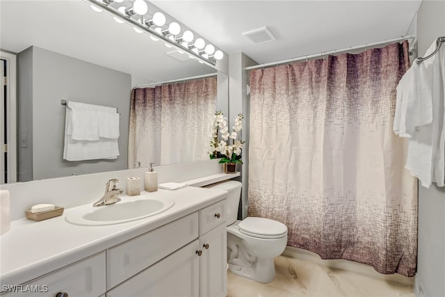 bathroom with toilet, visible vents, a shower with shower curtain, and vanity