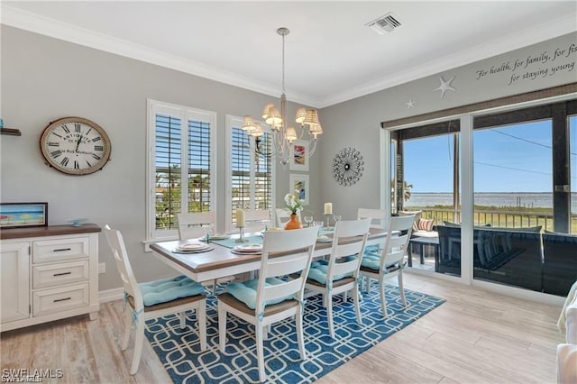dining area featuring visible vents, ornamental molding, a notable chandelier, and a wealth of natural light