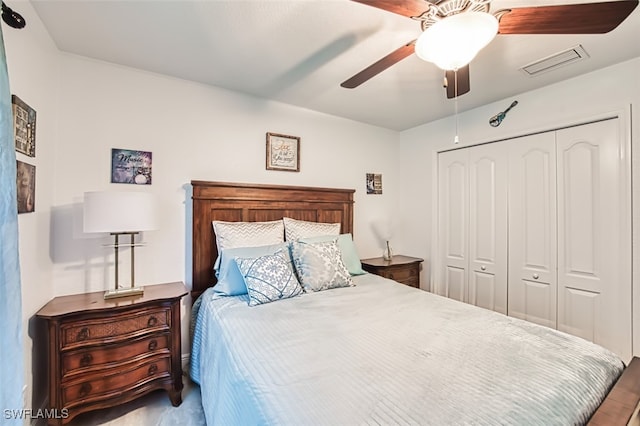 bedroom with a ceiling fan, a closet, wood finished floors, and visible vents