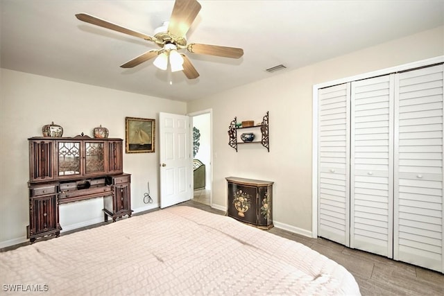 bedroom with visible vents, a ceiling fan, baseboards, and a closet