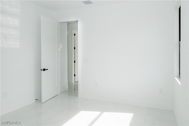 empty room featuring visible vents
