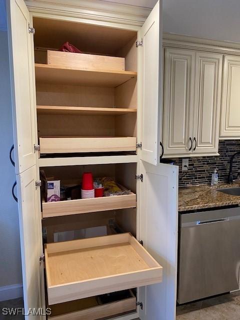 4211 SE 19th Pl Unit 1C, Cape Coral, FL 33904 - pantry with a sink