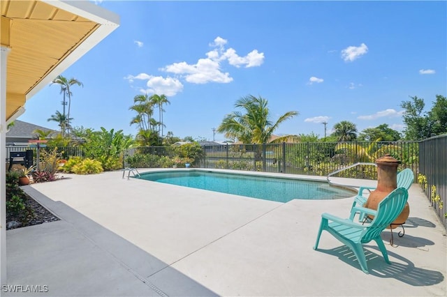 713 SW 39th Ter, Cape Coral, FL 33914 - view of pool featuring a fenced in pool, a patio area, and fence