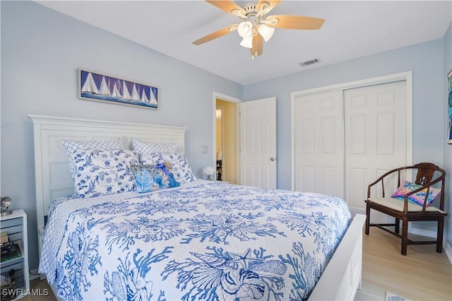 713 SW 39th Ter, Cape Coral, FL 33914 - bedroom featuring ceiling fan, visible vents, light wood-style flooring, and a closet