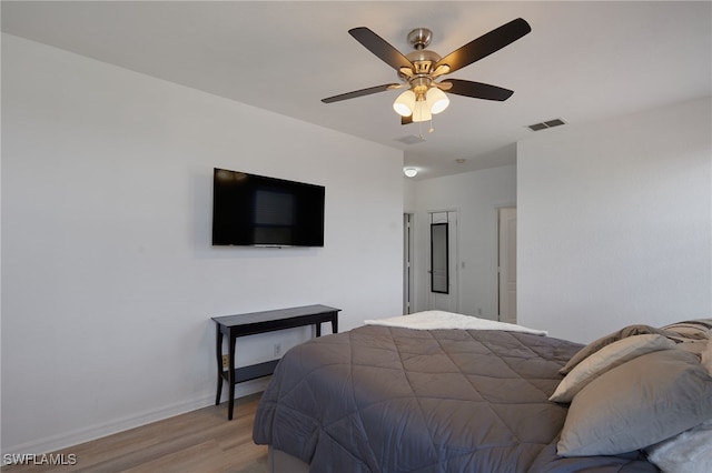 bedroom featuring baseboards, a ceiling fan, light wood-style flooring, and visible vents