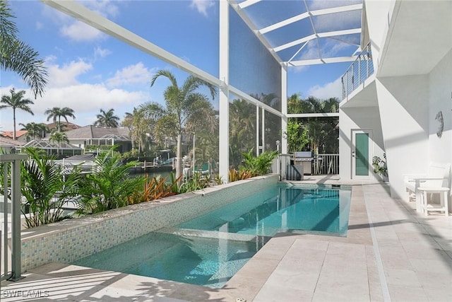 724 Plantation Ct, Marco Island, FL 34145 - view of pool featuring a pool with connected hot tub, a lanai, and a patio