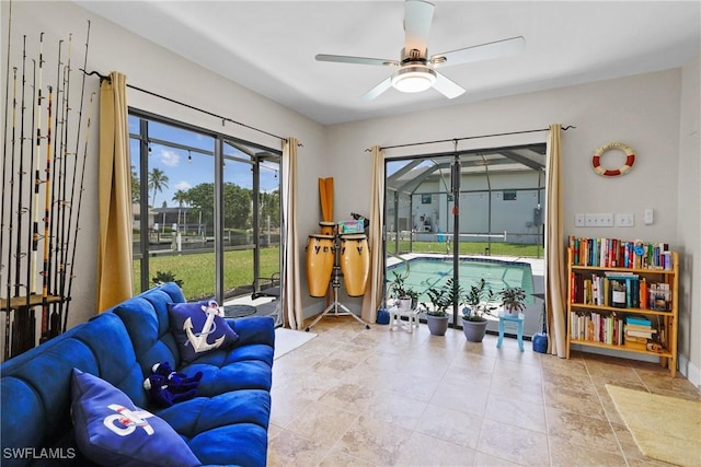 sitting room with ceiling fan
