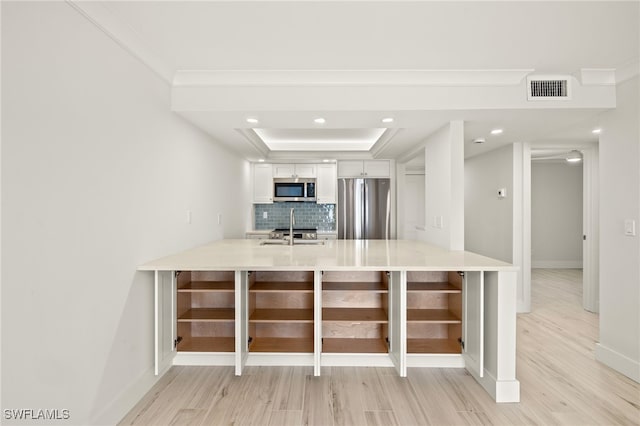 kitchen with a peninsula, visible vents, recessed lighting, baseboards, and appliances with stainless steel finishes