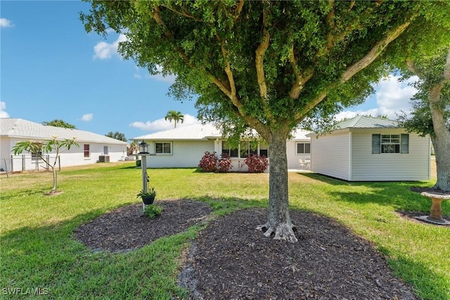 914 SW 3rd Ave, Cape Coral, FL 33991 - view of front facade featuring a front lawn