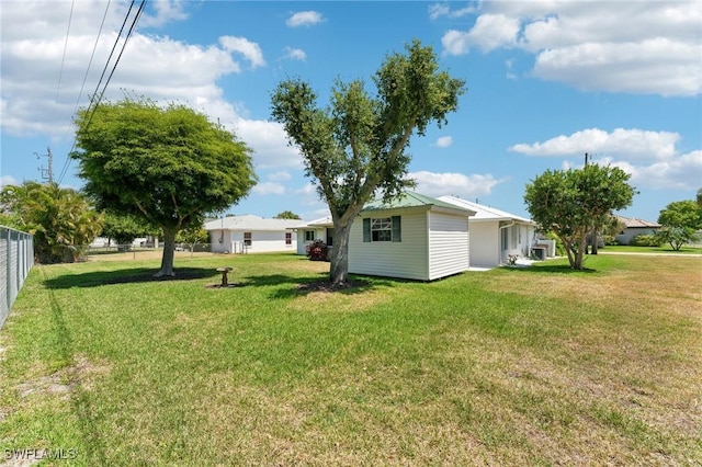 914 SW 3rd Ave, Cape Coral, FL 33991 - view of yard