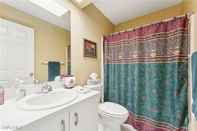 914 SW 3rd Ave, Cape Coral, FL 33991 - full bath featuring toilet, vanity, and a shower with curtain