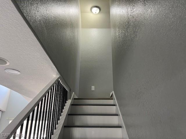 7834 15th Pl, Labelle, FL 33935 - view of stairway