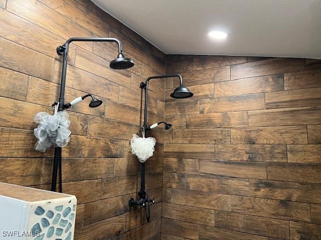 7834 15th Pl, Labelle, FL 33935 - interior details featuring a tile shower