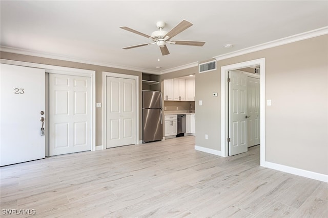 780 10th Ave S Unit 23, Naples, FL 34102 - unfurnished living room featuring visible vents, ornamental molding, light wood-style floors, baseboards, and a ceiling fan