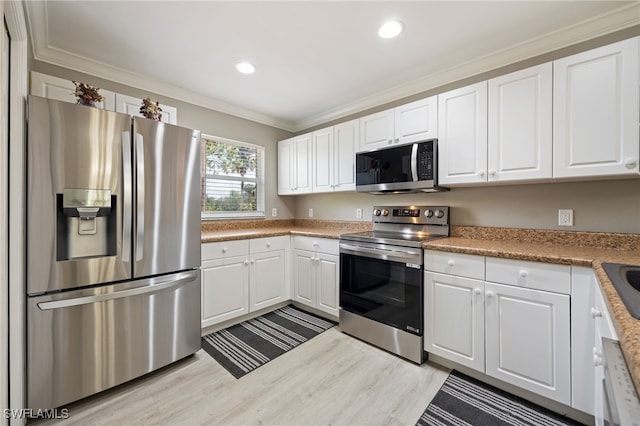 kitchen with stainless steel appliances, light wood finished floors, crown molding, white cabinets, and recessed lighting
