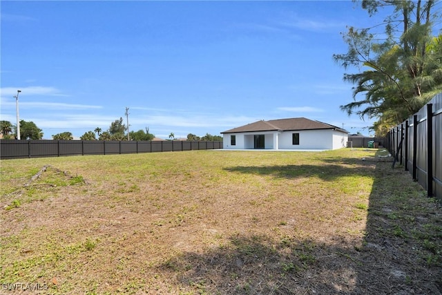 view of yard featuring a fenced backyard