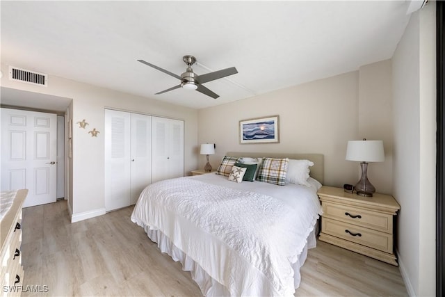 260 Seaview Ct Unit 402, Marco Island, FL 34145 - bedroom featuring light wood-style flooring, a ceiling fan, baseboards, visible vents, and a closet