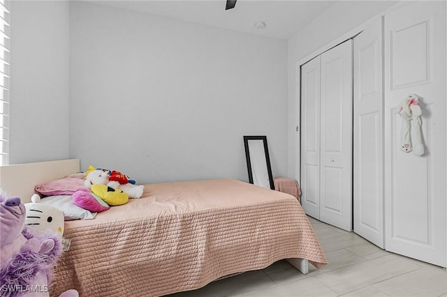 bedroom featuring a closet and ceiling fan