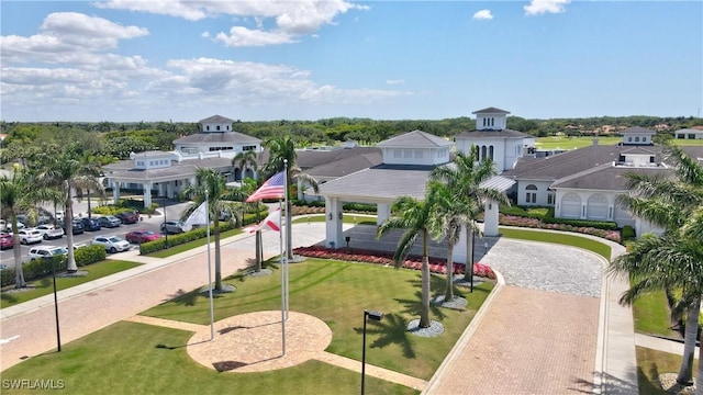 view of property's community featuring curved driveway and a residential view