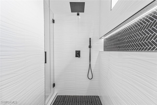 845 SW 15th Ter, Cape Coral, FL 33991 - bathroom featuring a shower stall
