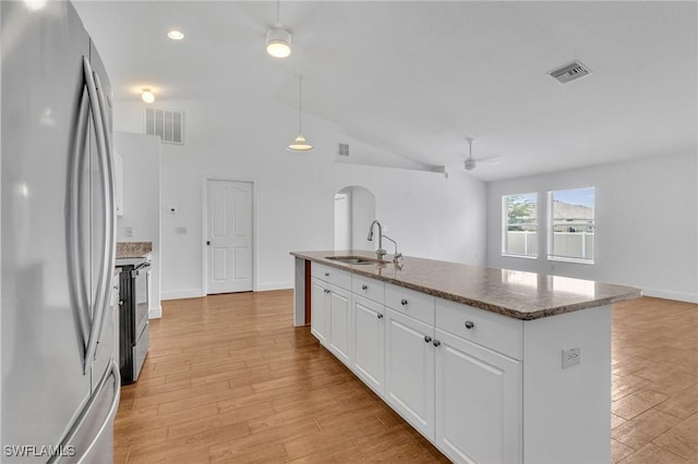 kitchen featuring stainless steel appliances, a sink, a ceiling fan, white cabinets, and light wood-type flooring