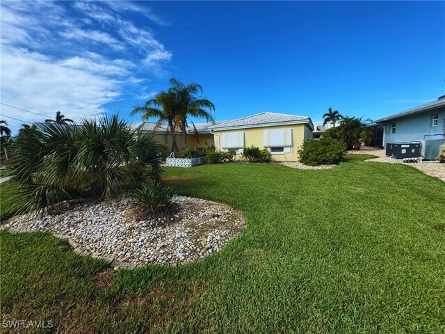 12 Bayview Blvd, Fort Myers Beach, FL 33931 - view of yard