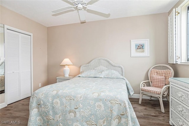 bedroom featuring baseboards, wood finished floors, and a closet