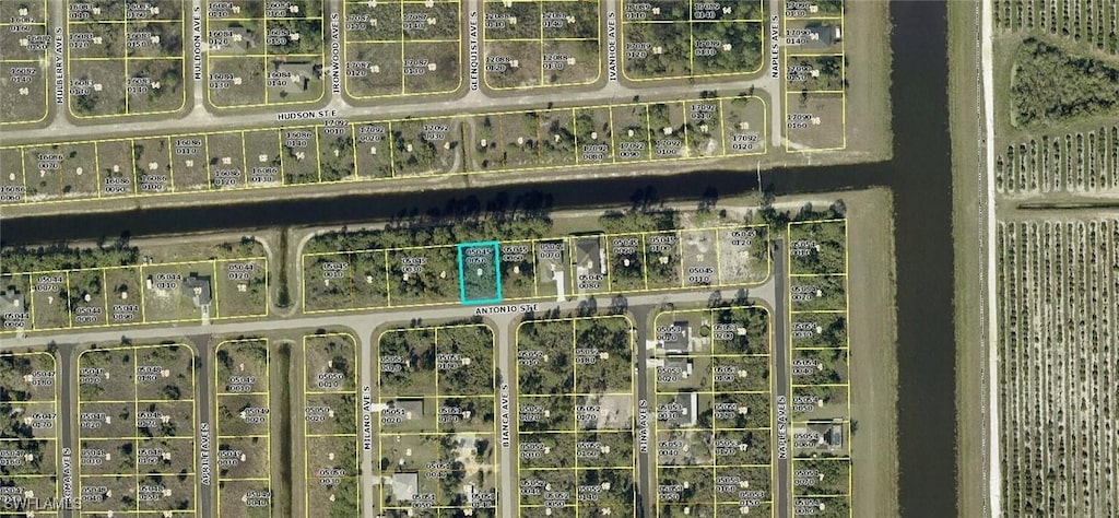 1235 Antonio St E, Lehigh Acres, FL 33974