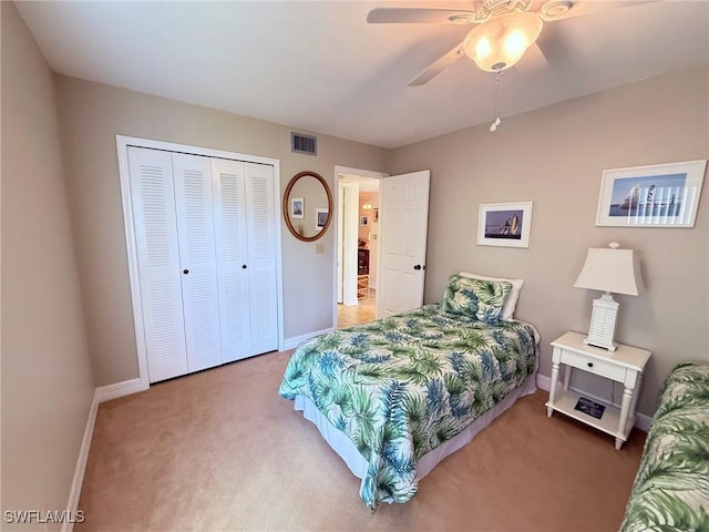 bedroom featuring carpet, a ceiling fan, baseboards, visible vents, and a closet