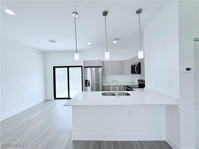 8032 Mangrove Cir, Labelle, FL 33935 - kitchen featuring a sink, light countertops, stainless steel appliances, a peninsula, and modern cabinets