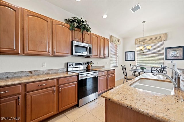 kitchen featuring visible vents, decorative light fixtures, appliances with stainless steel finishes, a sink, and a chandelier
