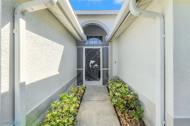 view of exterior entry with stucco siding