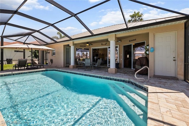 2536 SW 28th Pl, Cape Coral, FL 33914 - outdoor pool with a patio, ceiling fan, outdoor dining space, and glass enclosure