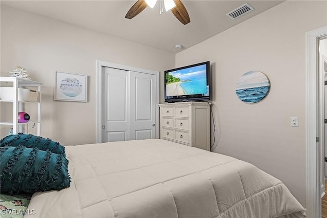 16000 Shoebutton Ct, North Fort Myers, FL 33917 - bedroom featuring ceiling fan, visible vents, and a closet