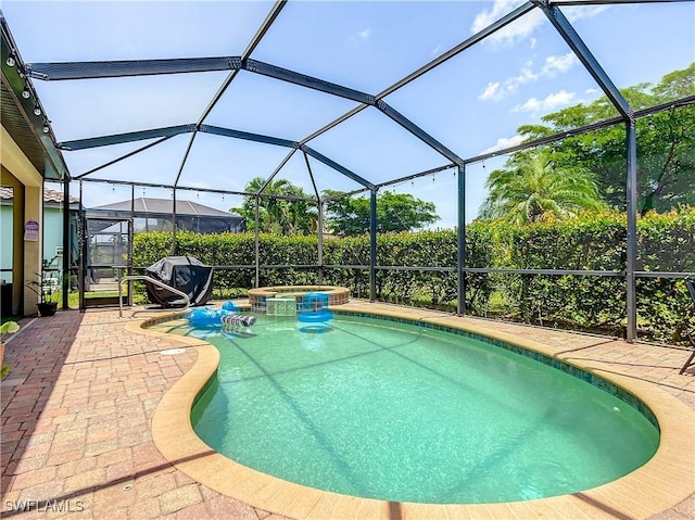 2846 Via Piazza Loop, Fort Myers, FL 33905 - view of pool featuring a patio, a pool with connected hot tub, and glass enclosure