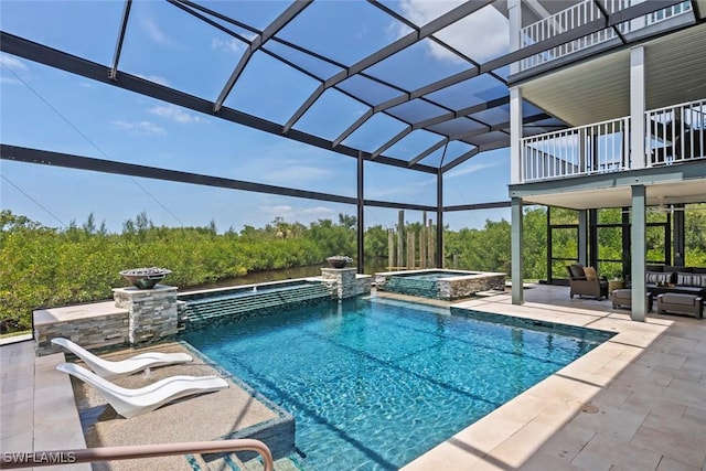 view of swimming pool featuring outdoor lounge area, a patio area, a lanai, and a pool with connected hot tub