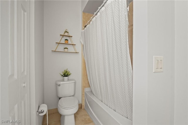 bathroom featuring tile patterned floors, toilet, shower / tub combo with curtain, and baseboards