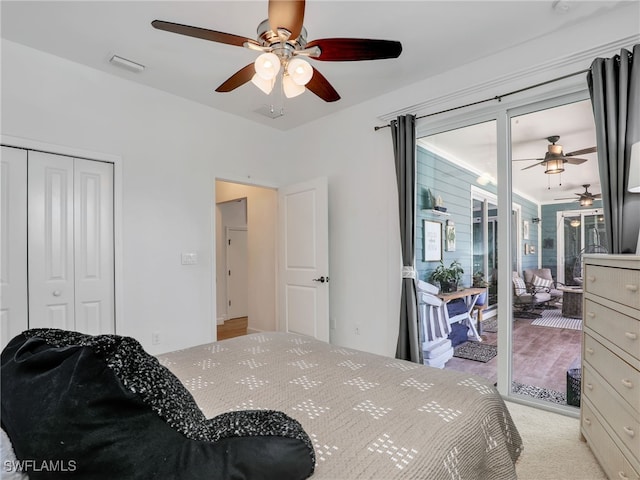 bedroom with access to outside, ceiling fan, visible vents, and a closet