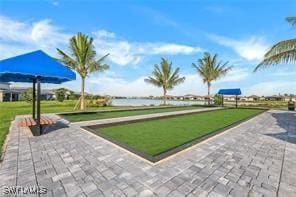 view of property's community featuring a water view