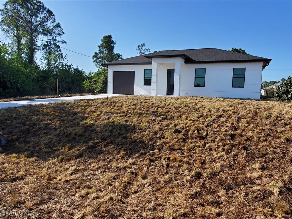 view of front of property featuring an attached garage and concrete driveway