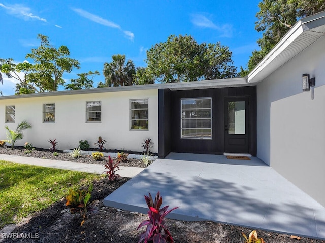 entrance to property with stucco siding