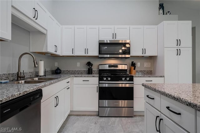 168 Village Cir Unit 9, Labelle, FL 33935 - kitchen with appliances with stainless steel finishes, a sink, and white cabinets
