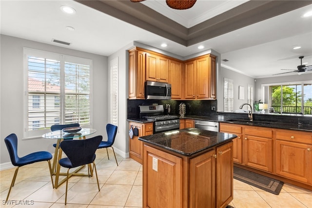 11239 Bienvenida Ct Unit 11C, Fort Myers, FL 33908 - kitchen with stainless steel appliances, a sink, a ceiling fan, crown molding, and recessed lighting