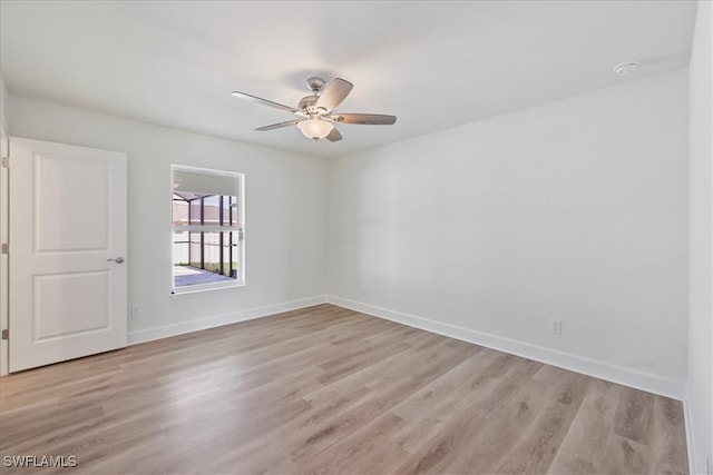 empty room featuring light wood-type flooring, baseboards, and ceiling fan