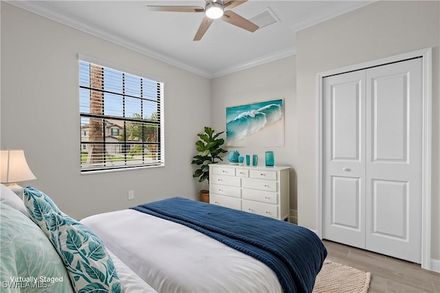 19402 Hinkley Dr, Estero, FL 33928 - bedroom with crown molding, light wood-type flooring, a closet, and ceiling fan