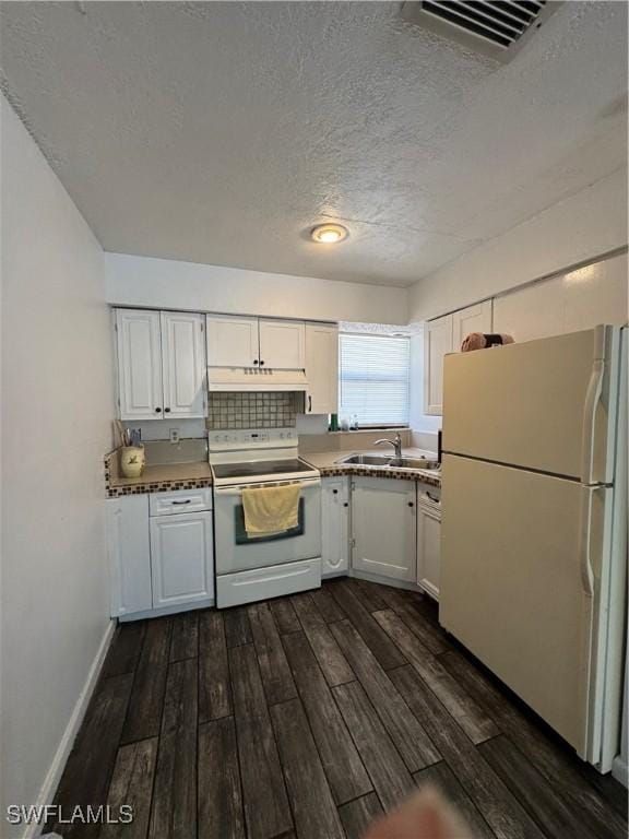 11688 Saunders Ave, Bonita Springs, FL 34135 - kitchen featuring under cabinet range hood, a textured ceiling, white appliances, a sink, and white cabinetry