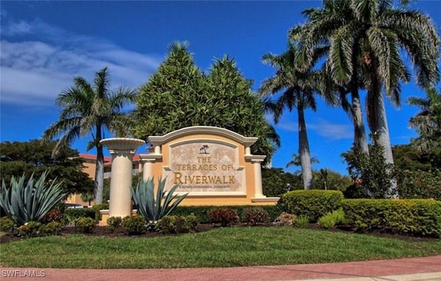 view of community / neighborhood sign