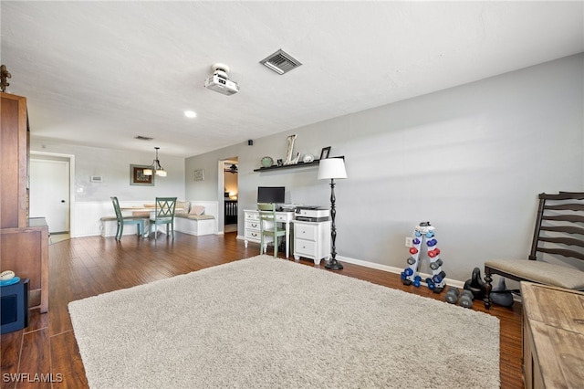 217 W Del Monte Ave, Clewiston, FL 33440 - living area featuring recessed lighting, visible vents, baseboards, and dark wood-style floors